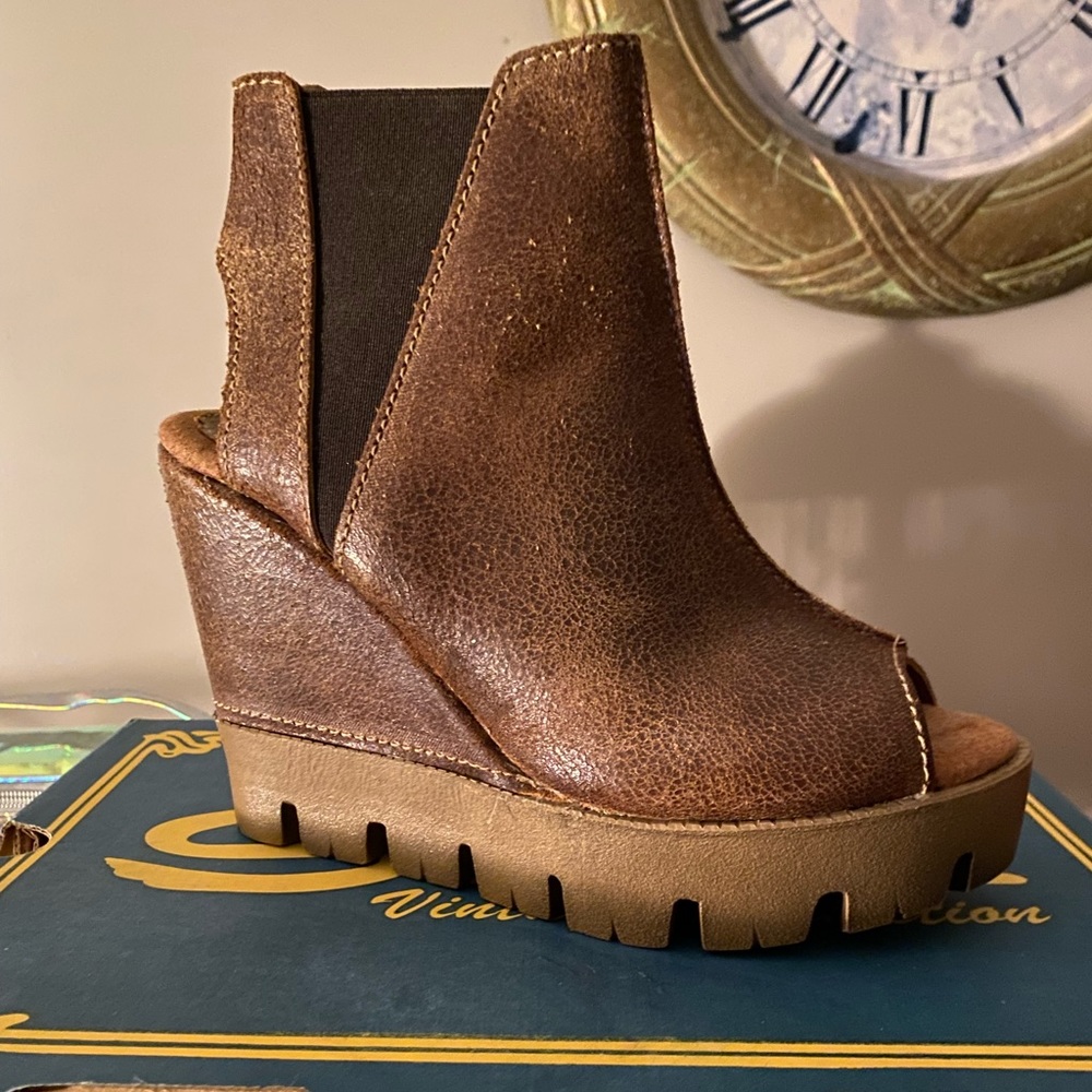 Peep toe Wedge